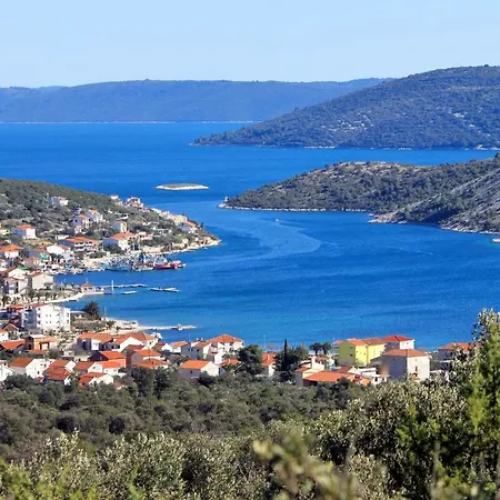 Apartment By The Sea Vinisce, Trogir - 19014 *